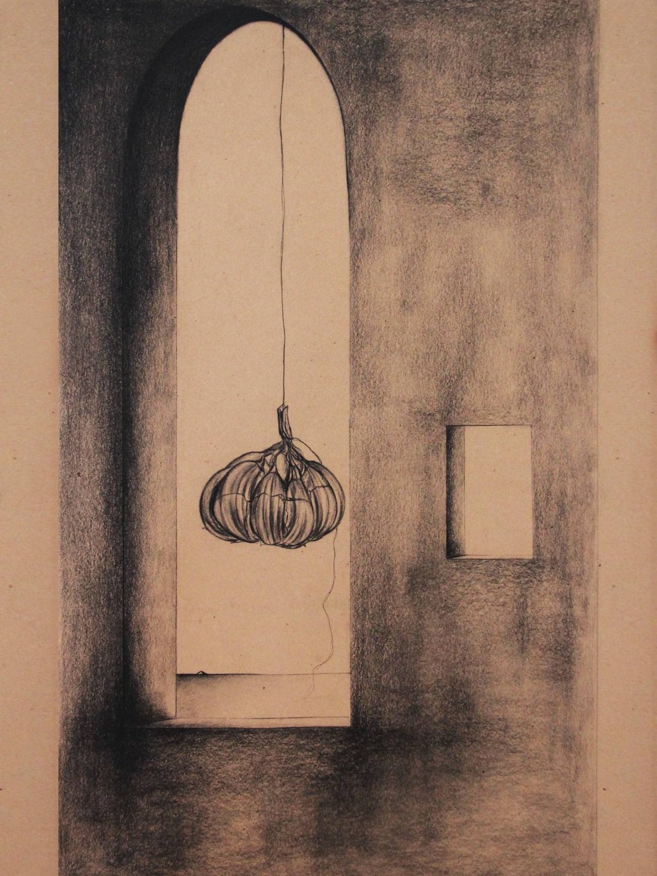 Naturaleza y Vida en Carboncillo. Obra de arte Original de Andrés Alfonso en carboncillo-ajos colgando de un hilo