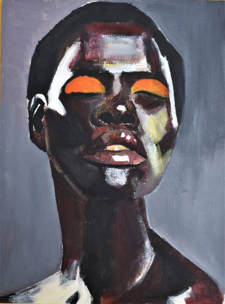 Retrato con sombras en tonos naranja y amarillo, exploración de la luz artificial en el arte.