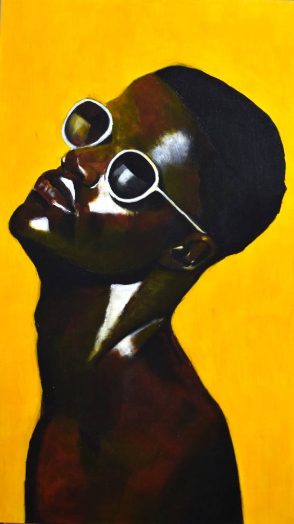 Emoción humana diversidad cultural. Pintura en acrílico sobre madera de un hombre afro portando unos lentes de sol, delante de un fondo amarillo