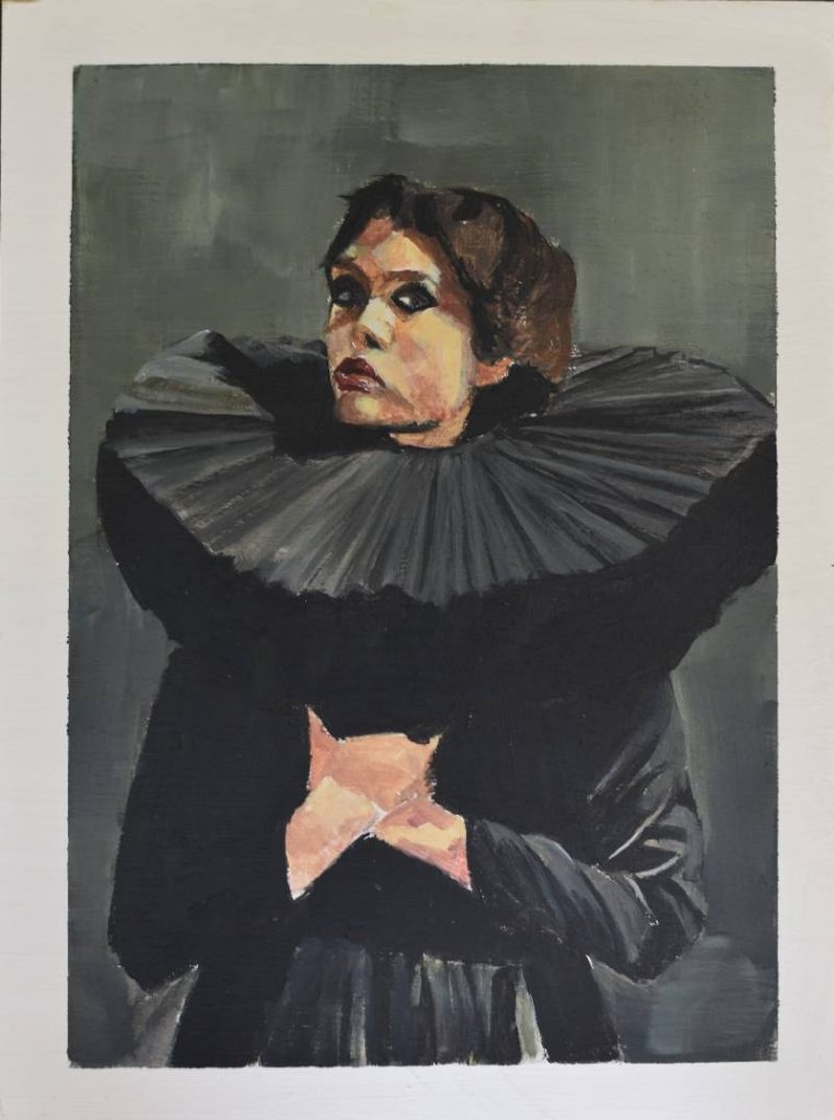 Figura femenina con vestido negro de grandes volantes, retrato dramático en claroscuro.