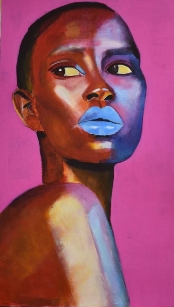 Retrato de perfil con reflejos rosa neón y labios azul claro sobre fondo violeta, estilo pop-art moderno.